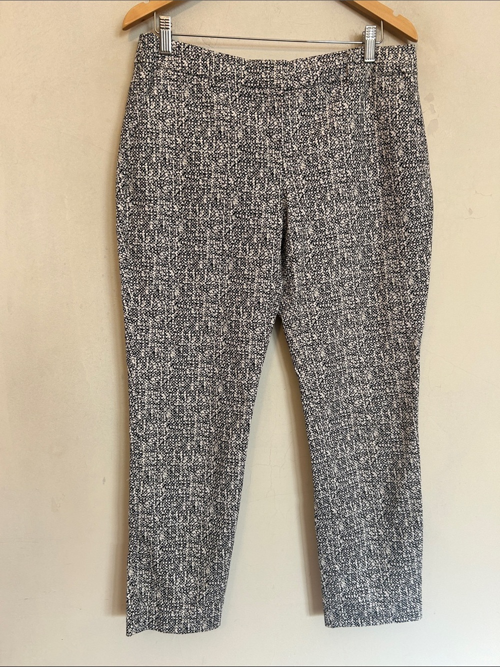 Katherine Barclay Black & White  Ankle Pants Size 10 EUC